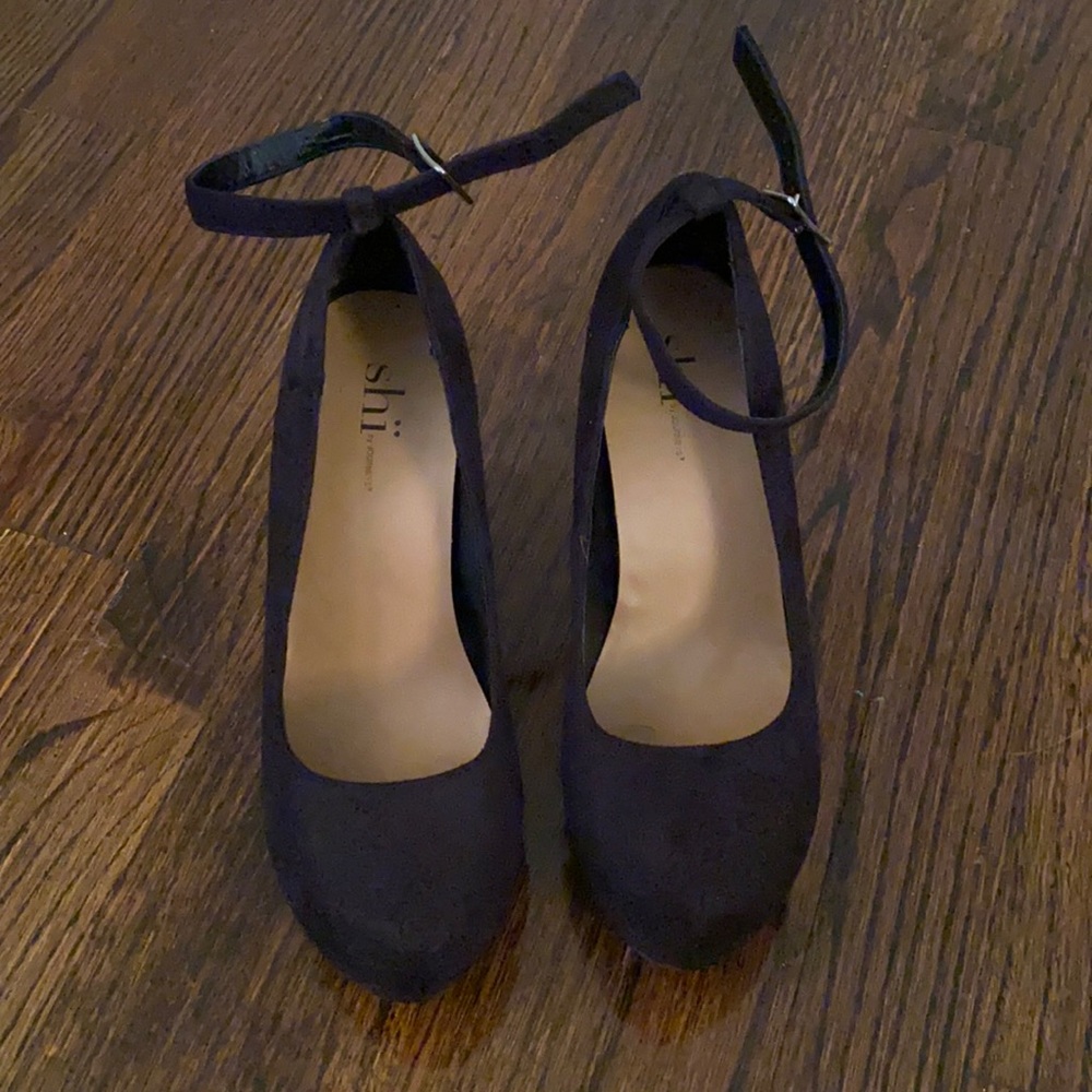 Shi black wedges